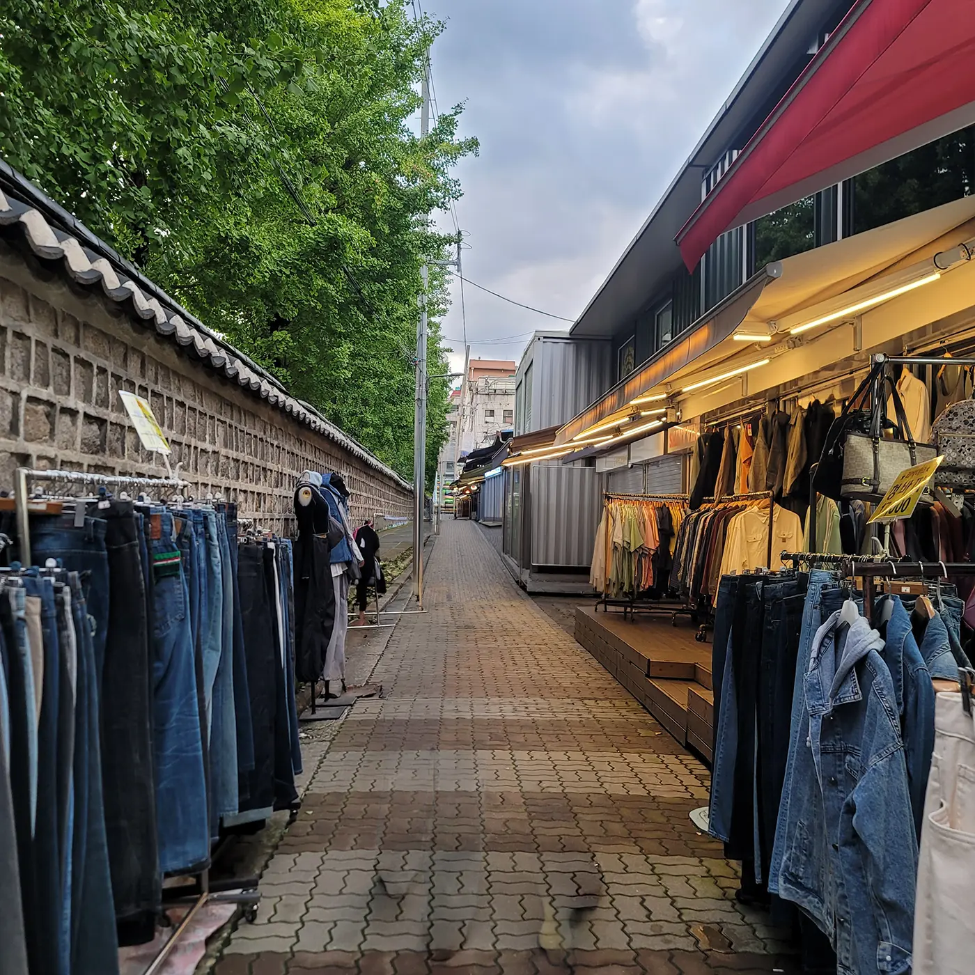 Dongmyo flea market